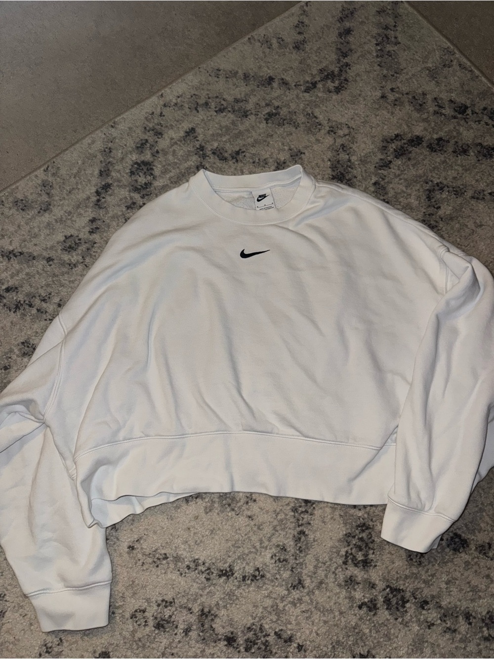 Nike Sportswear Collection Essentials Oversized Cropped Crewneck Sweatshirt M